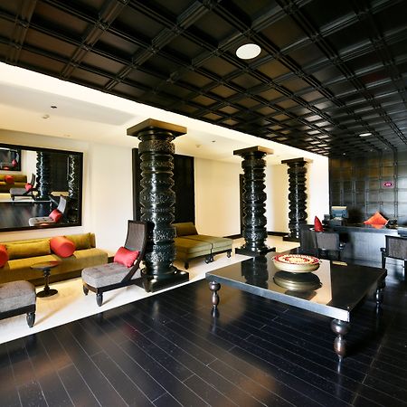 Crowne Plaza Kochi By Ihg Hotel Bagian luar foto The lobby of the Taj Bengal