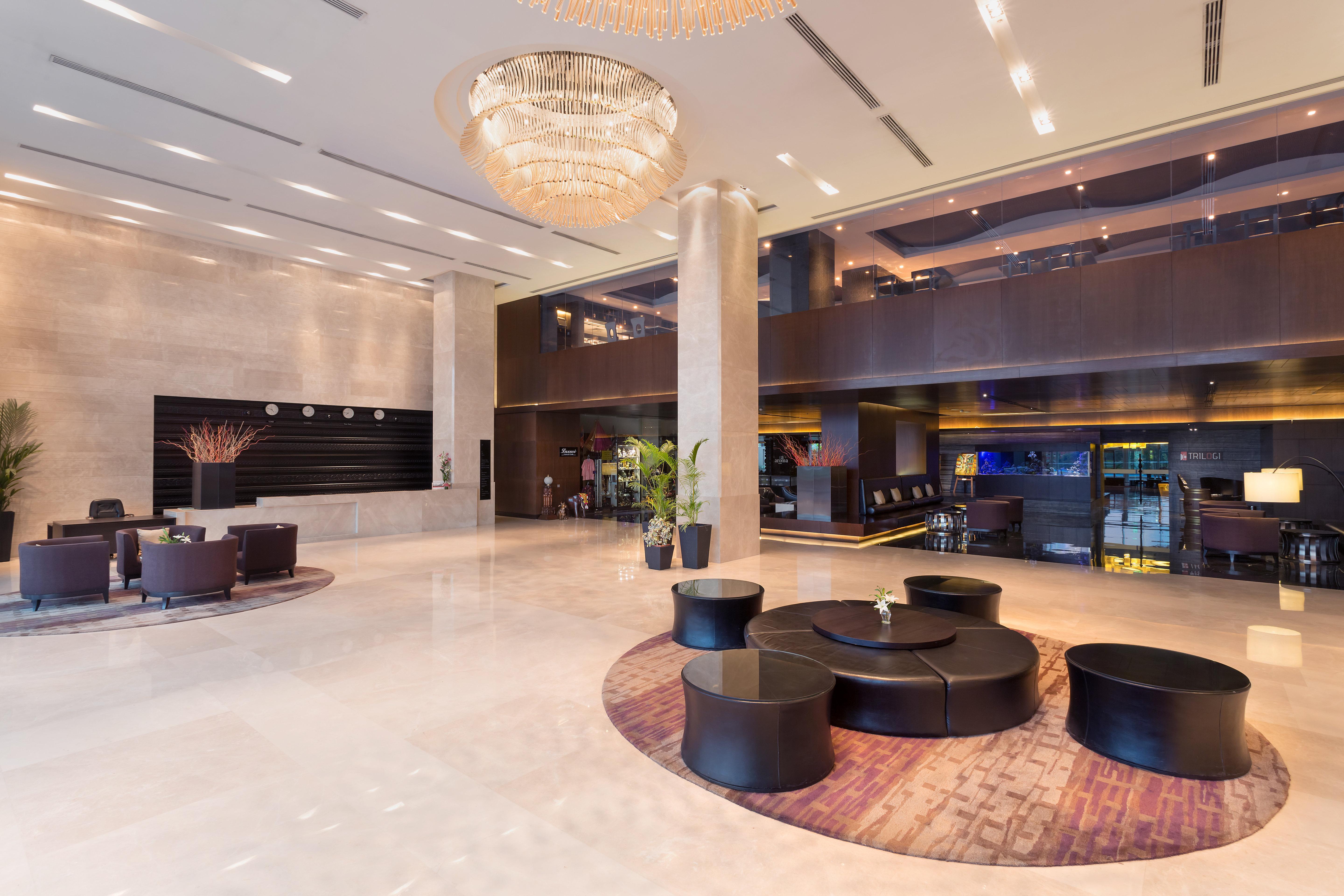 Crowne Plaza Kochi By Ihg Hotel Bagian luar foto Lobby