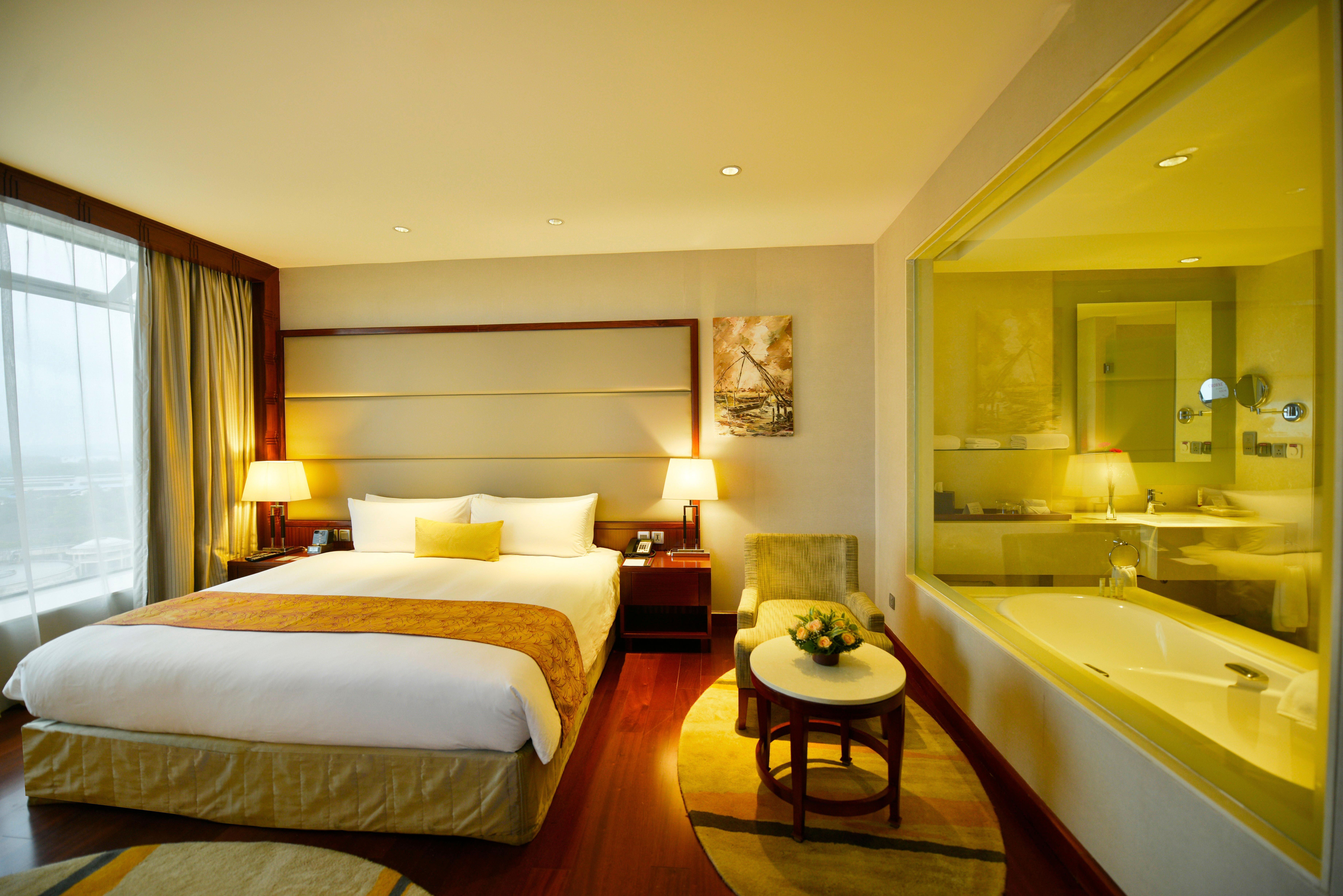 Crowne Plaza Kochi By Ihg Hotel Bagian luar foto A room at the hotel