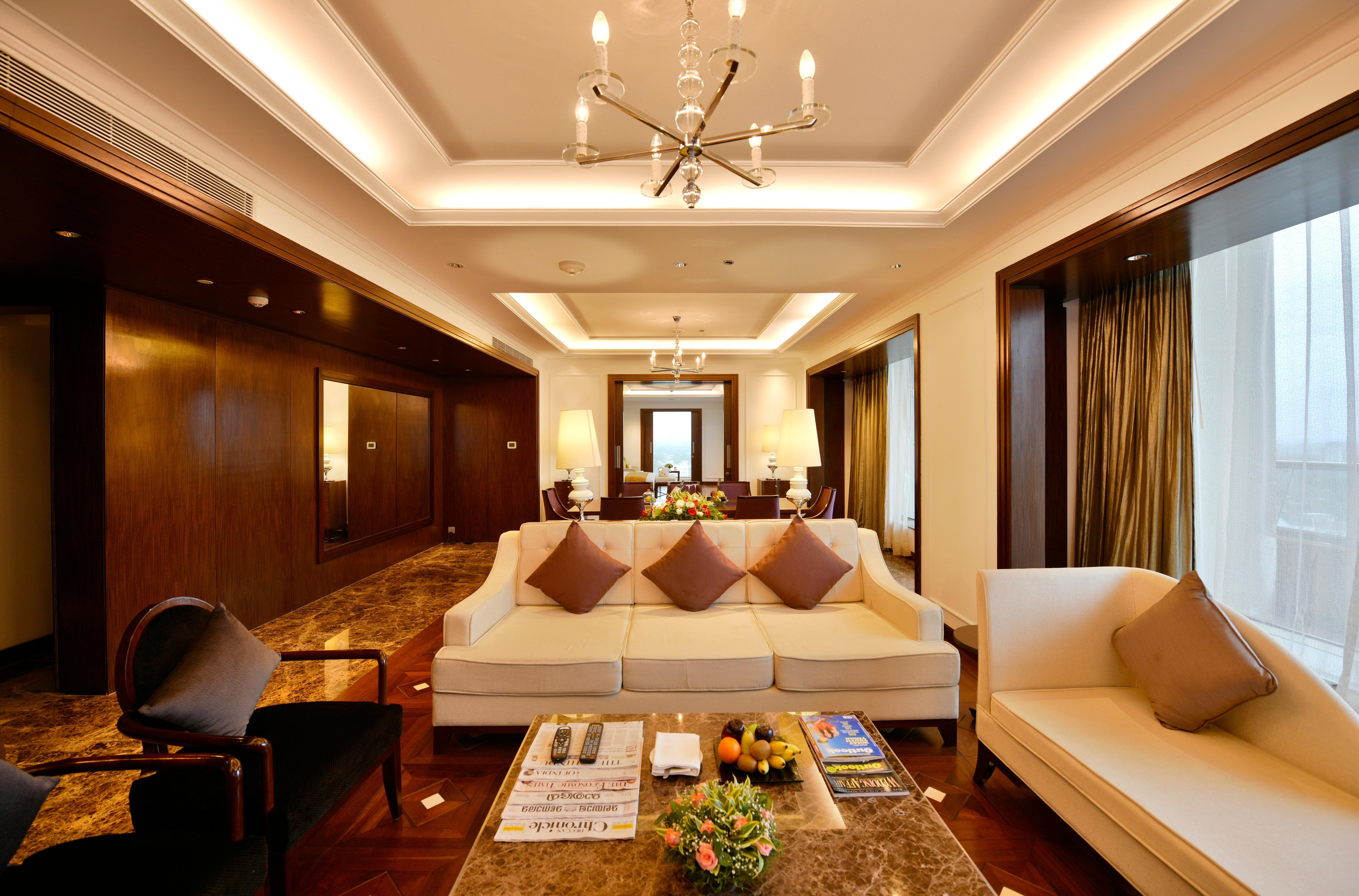 Crowne Plaza Kochi By Ihg Hotel Bagian luar foto A suite at the hotel