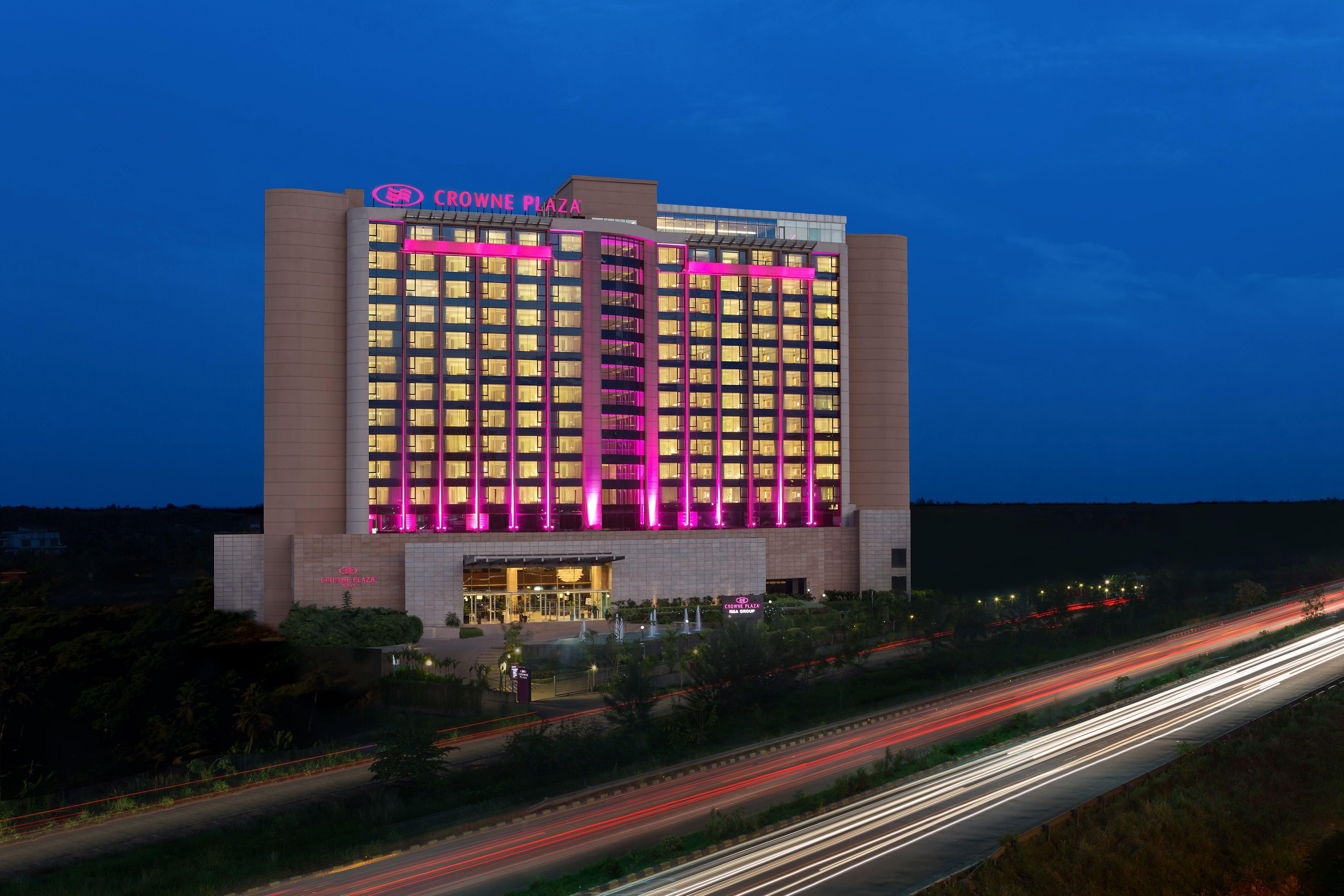 Crowne Plaza Kochi By Ihg Hotel Bagian luar foto CROWNE PLAZA
