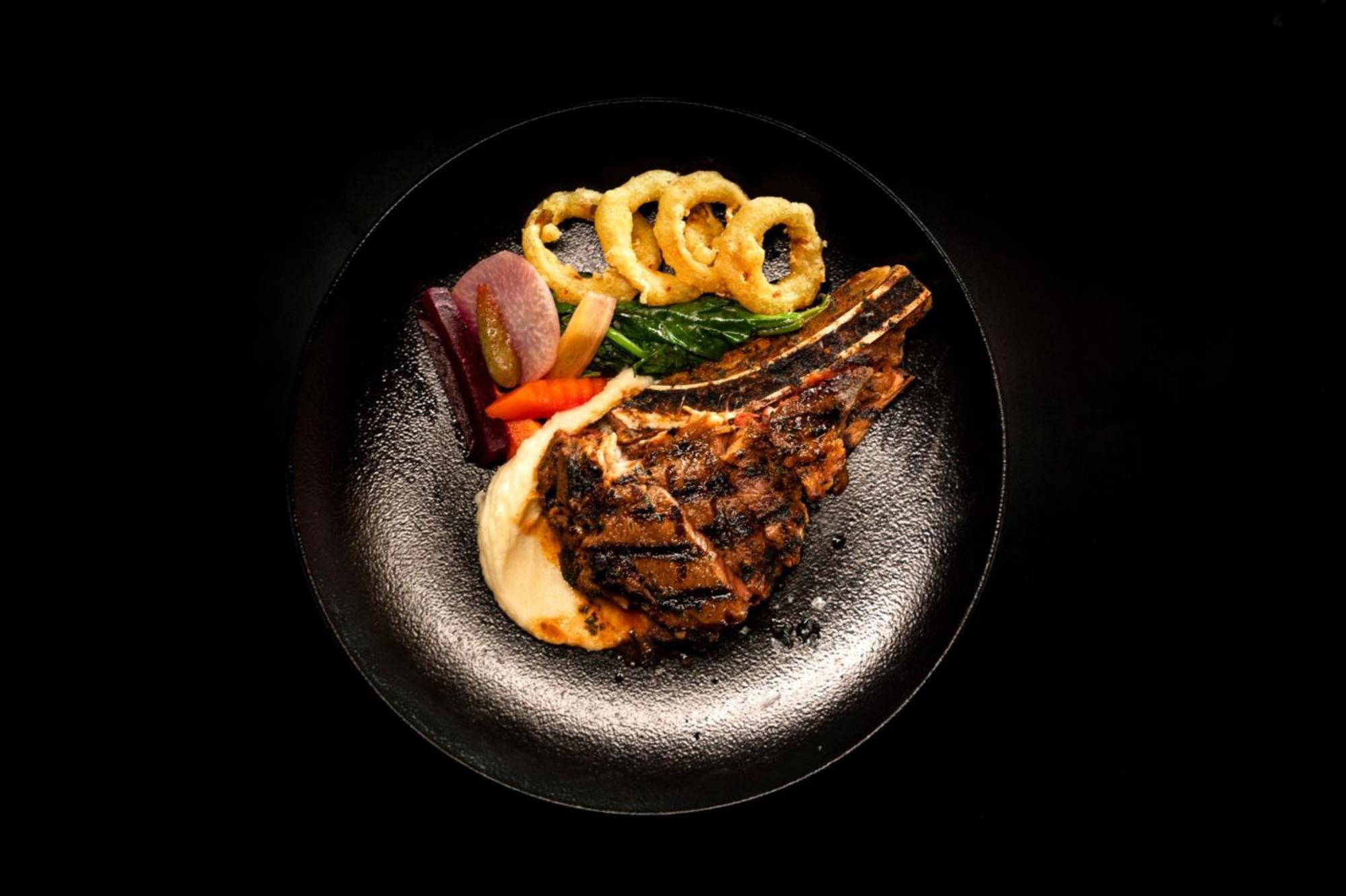 Crowne Plaza Kochi By Ihg Hotel Bagian luar foto A steak prepared by the restaurant