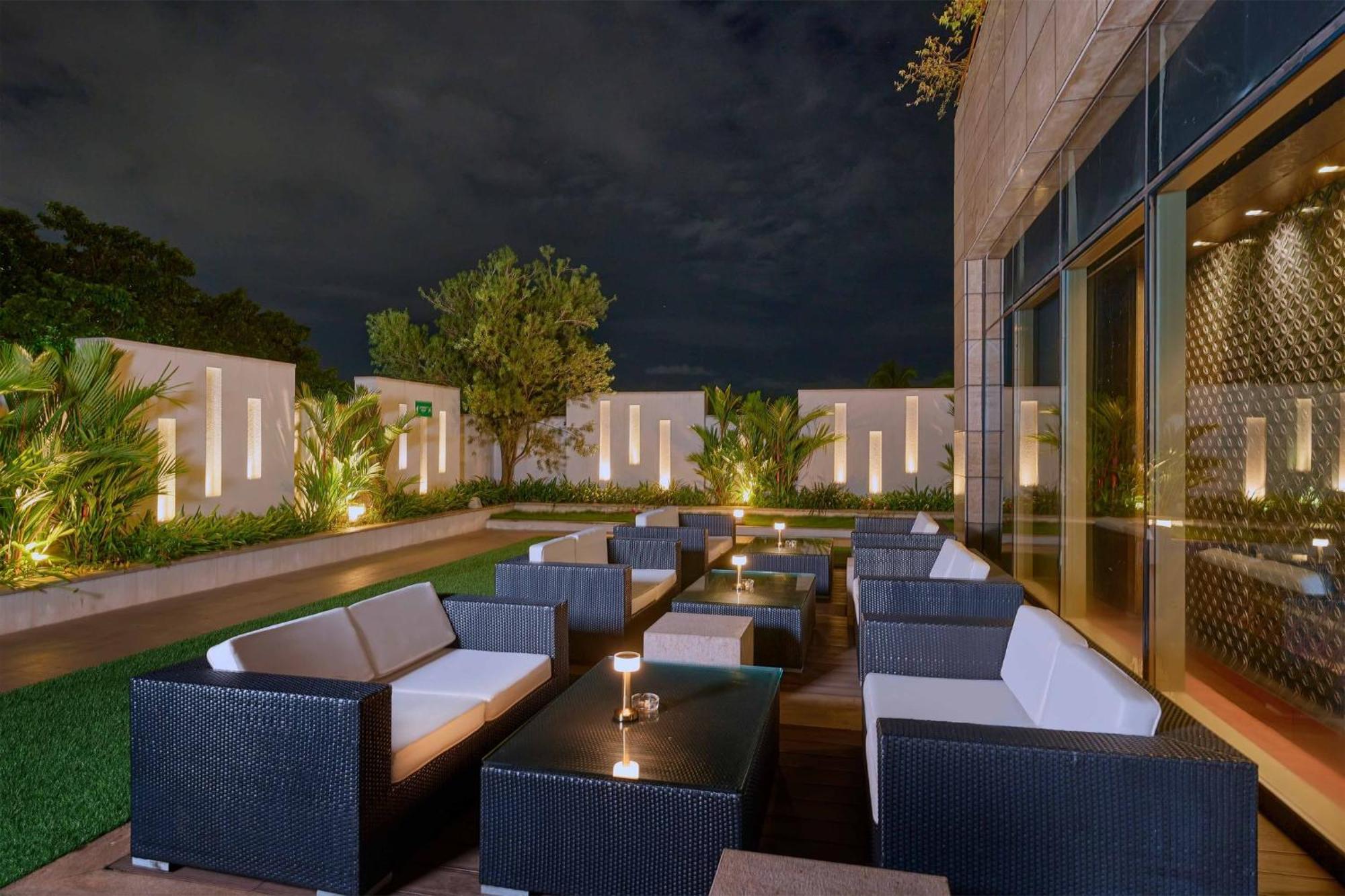 Crowne Plaza Kochi By Ihg Hotel Bagian luar foto The Park, Hyderabad